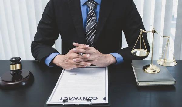 How to Legally Handle Poor Employee Performance in the Workplace